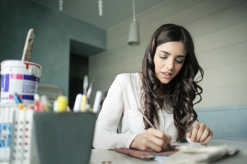 female job seeker creating creative resumes