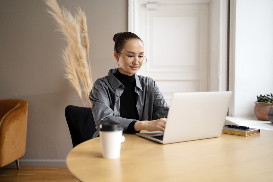 a woman follow tips on what to wear for an online job interview and confident in front of laptop