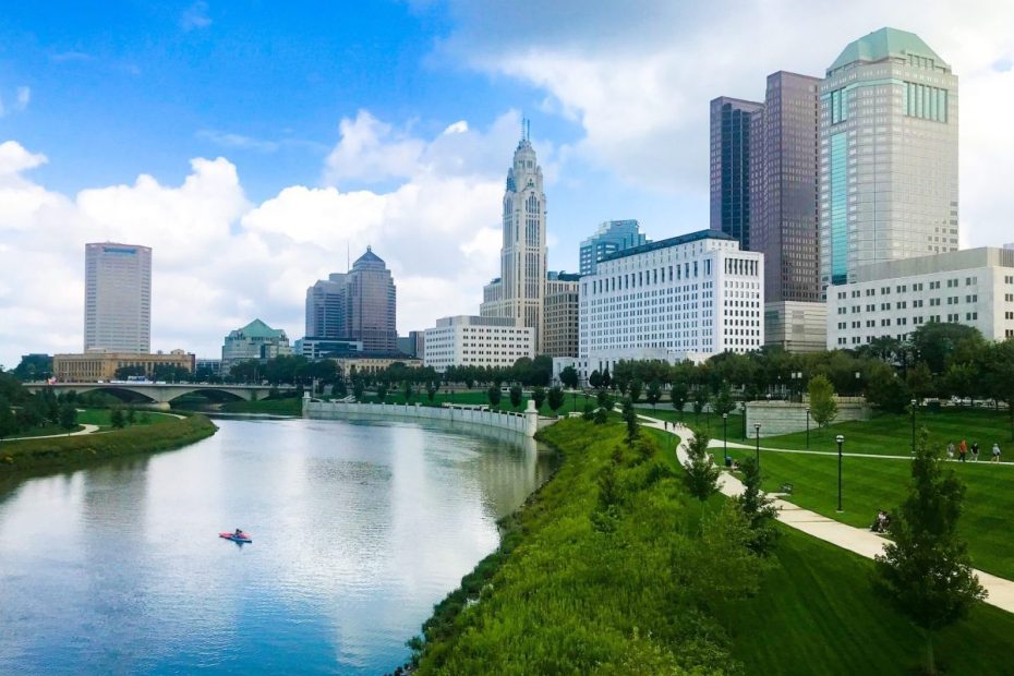 scenic columbus ohio skyline of the city