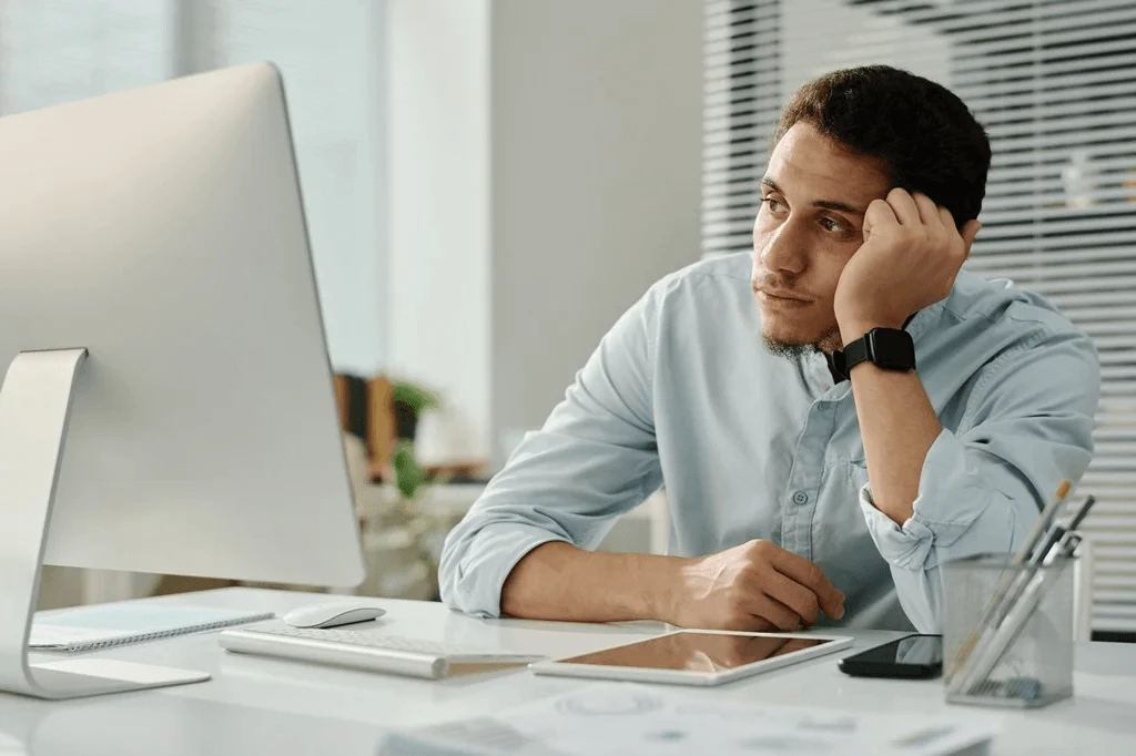 unmotivated employee showing signs of disinterest in his role